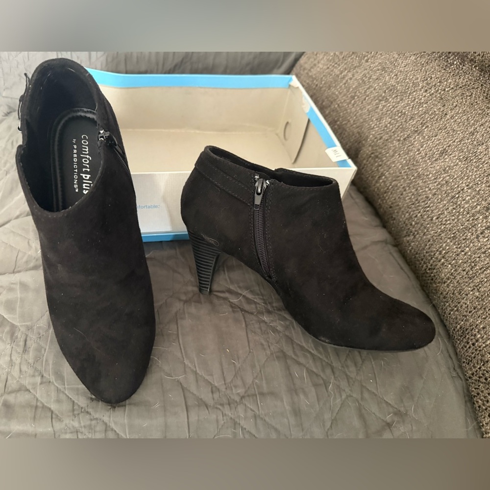 BNIB Comfort Plus by Predictions Black Booties Heels  Size 11w